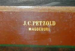 Antiker Tresor J.C.Petzold Logo Schild